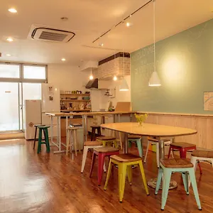 j-hoppers-osaka-guesthouse.hotels-osaka.net/